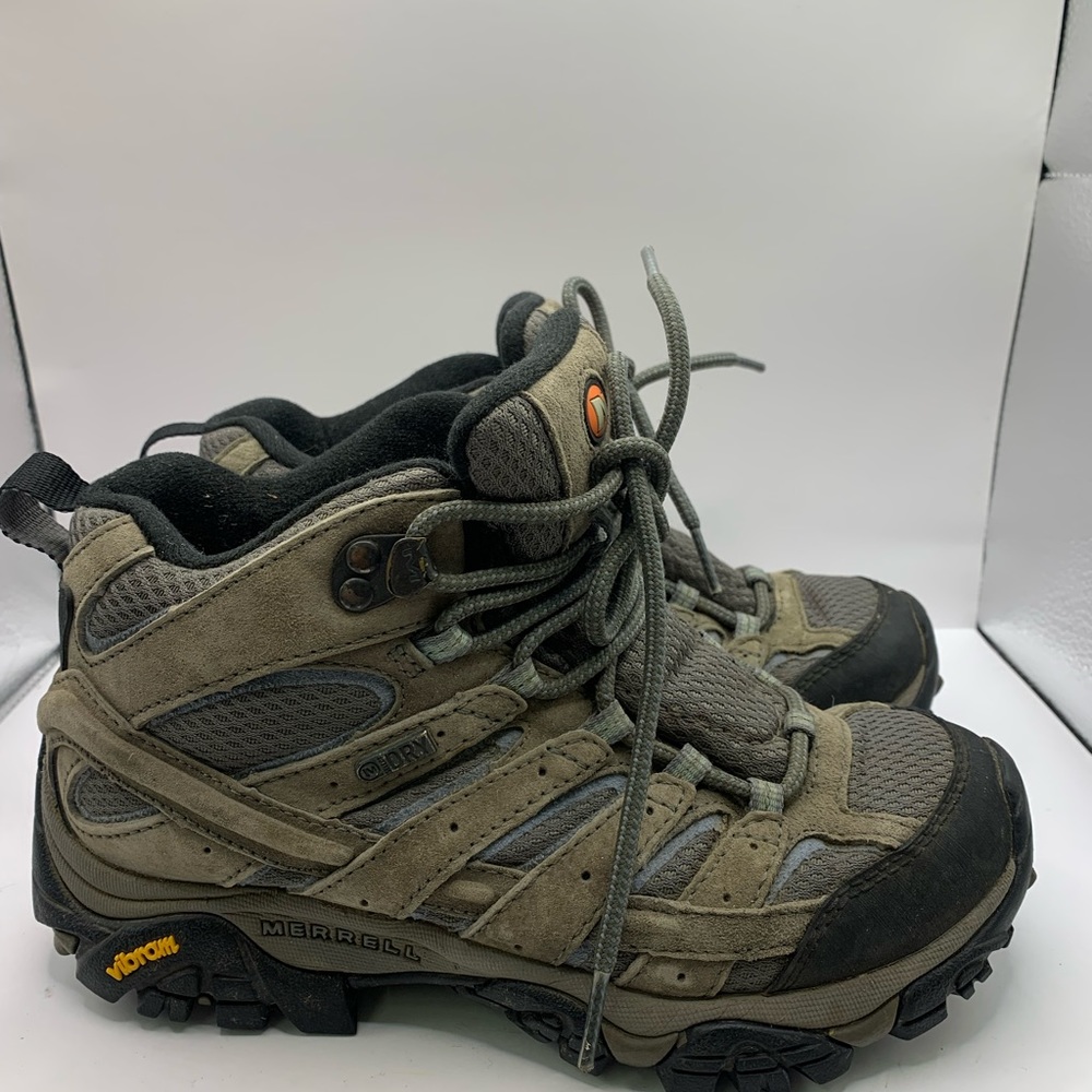 Womens Merrell Moab trail hiking shoes size 6
